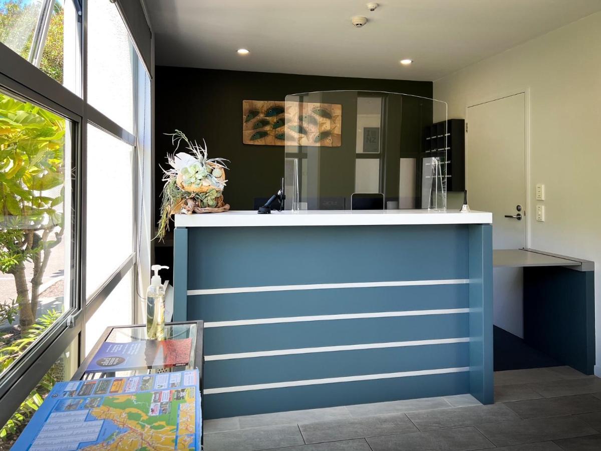 Beaches Nelson Extérieur photo Reception desk at the town hall