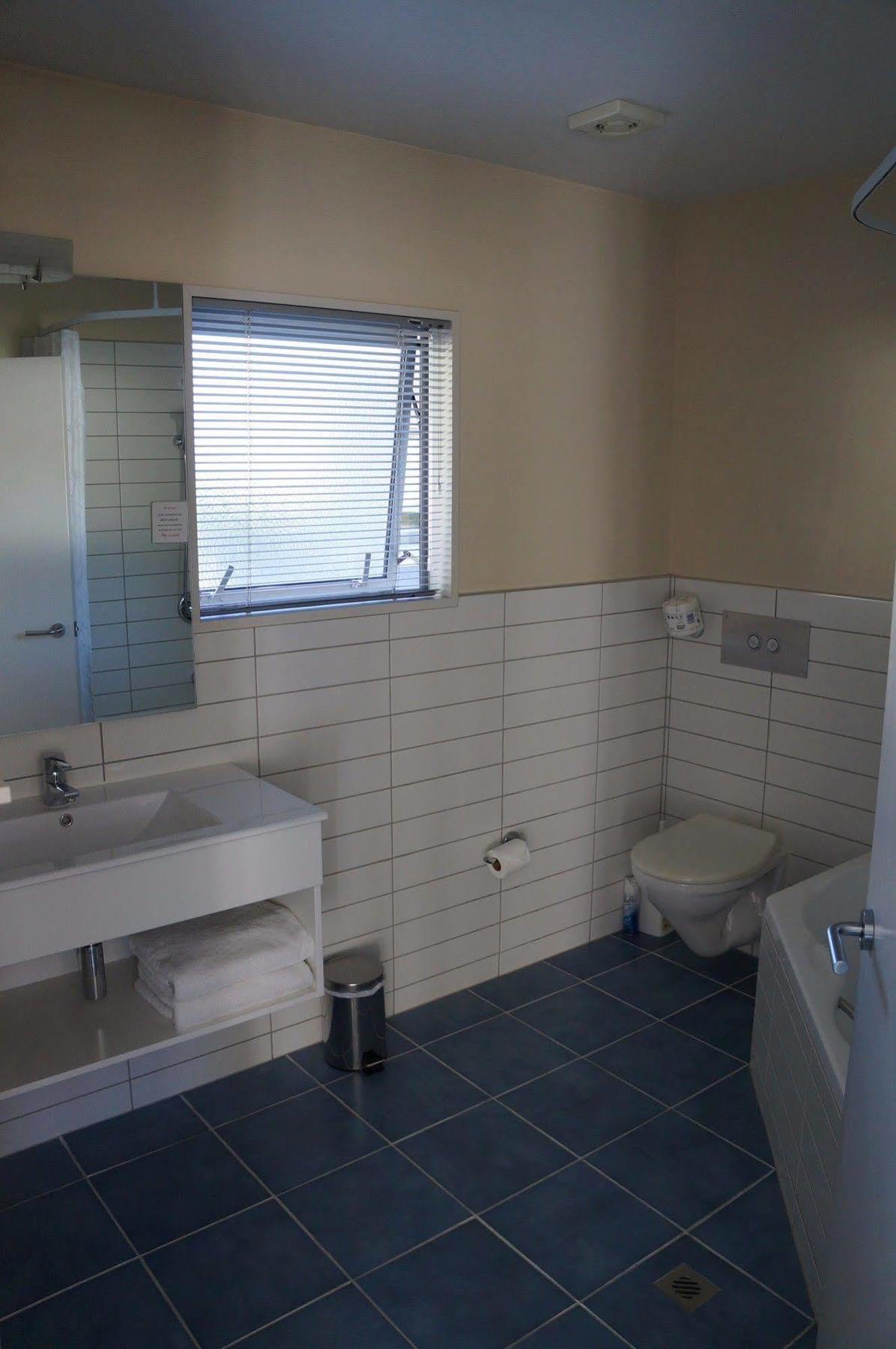 Beaches Nelson Extérieur photo Bathroom
