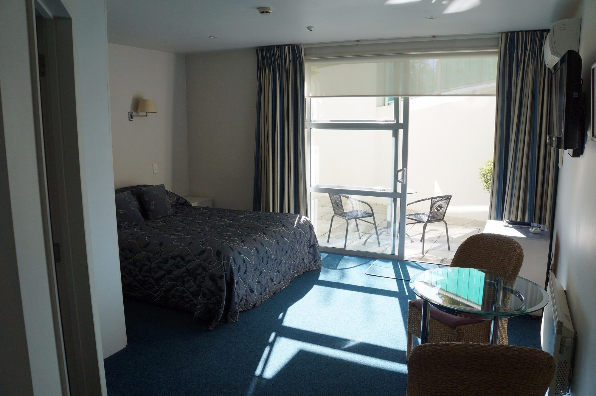 Beaches Nelson Extérieur photo A typical motel room