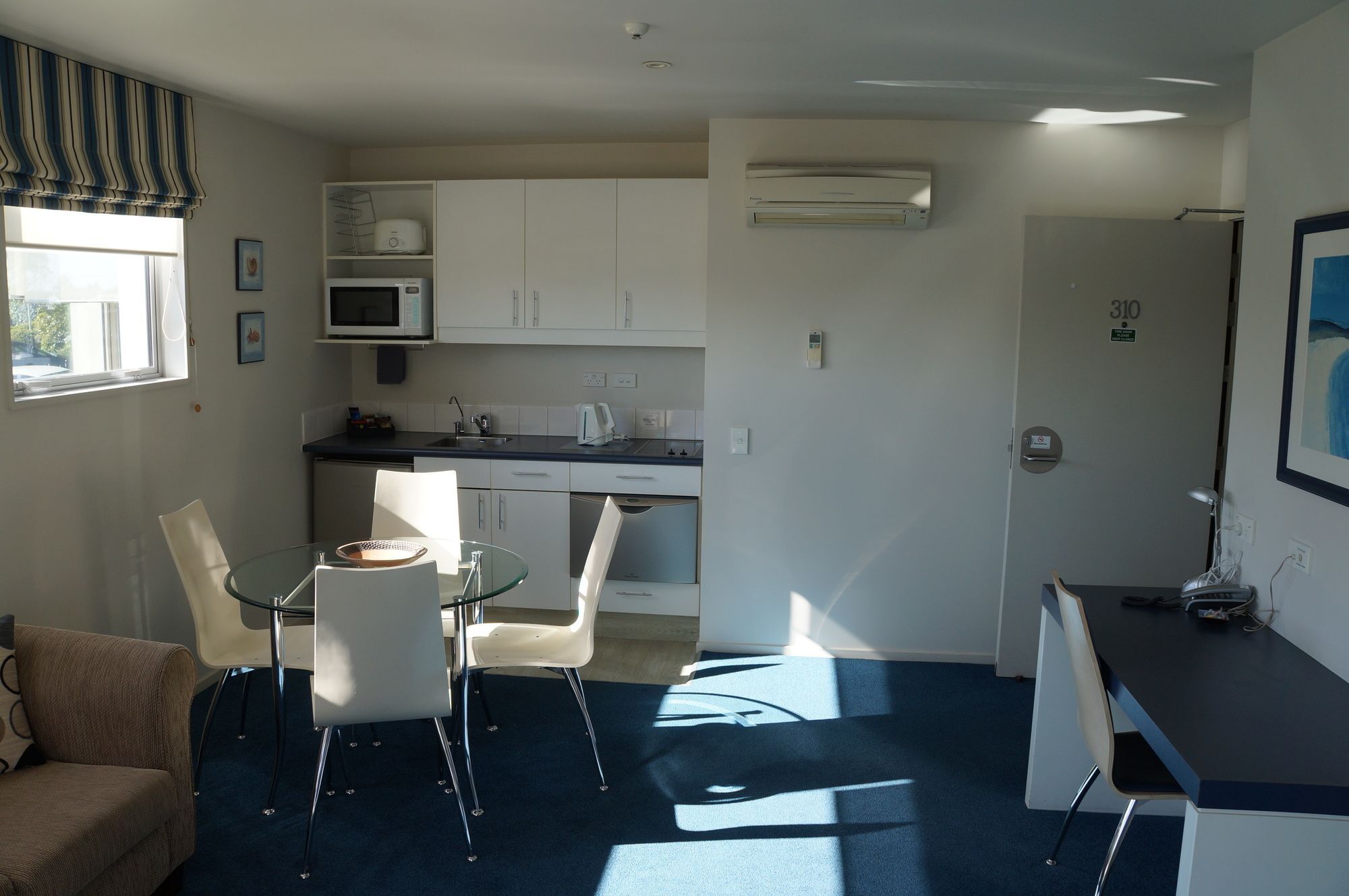 Beaches Nelson Extérieur photo A typical one-bedroom apartment at the University of Canterbury