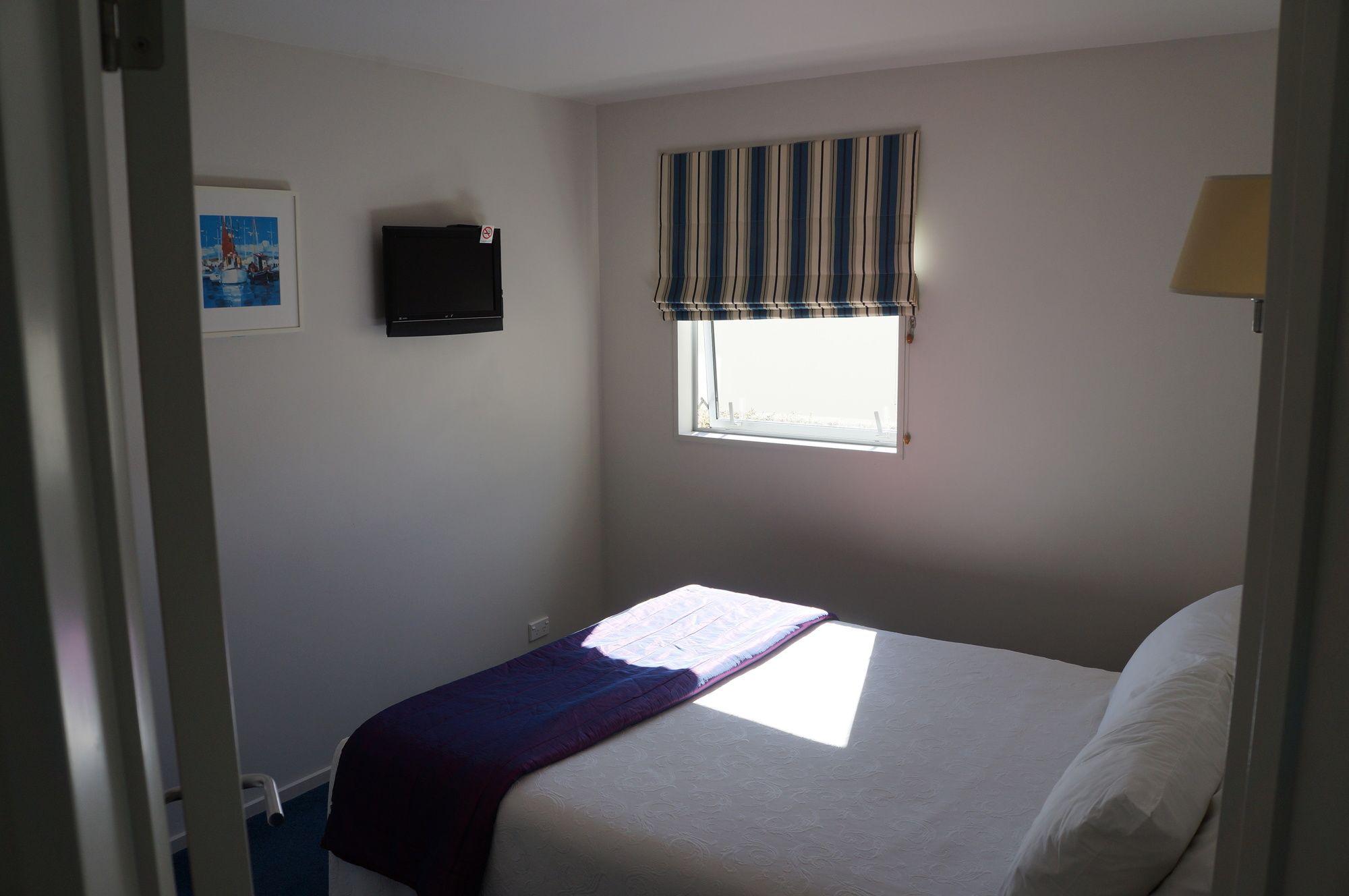 Beaches Nelson Extérieur photo A bedroom at the hotel